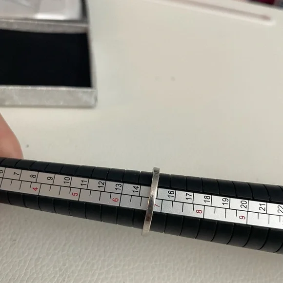 Moissanite solitaire engagement ring - Picture 6 of 8